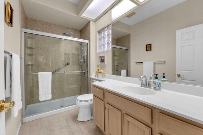 Building Photo - 37468 Westridge Ave