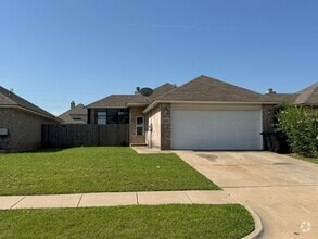 Building Photo - 3 bed in Moore schools new paint, ready fo...