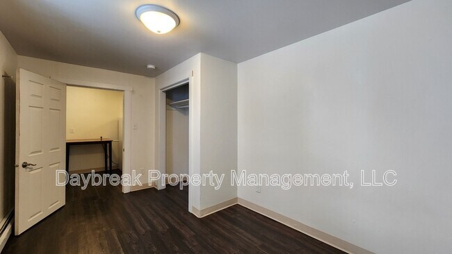 Building Photo - 611 9th Ave N