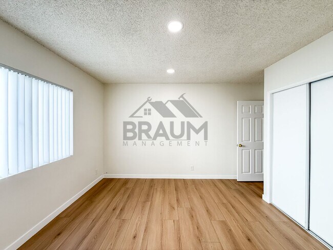 Building Photo - 13129 Oxnard St