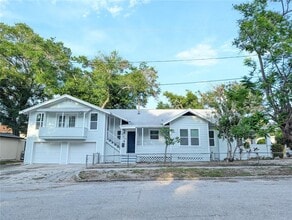 Building Photo - 985 8th Ave S