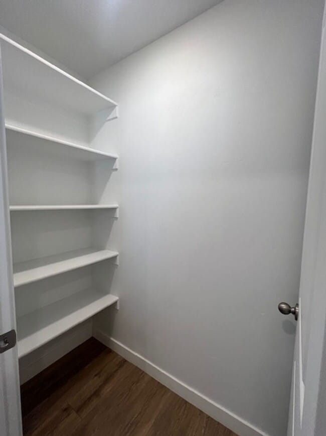 Building Photo - Flexible lease terms!