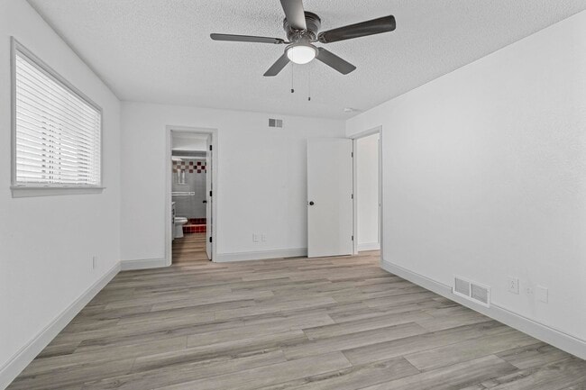 Building Photo - 2404 Kentfield Ln