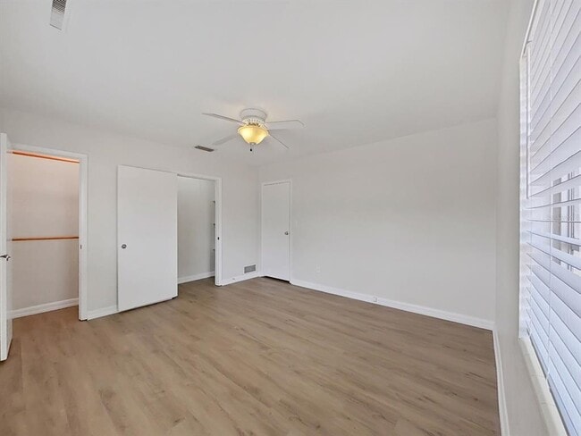 Building Photo - 1701 Laurie Ln