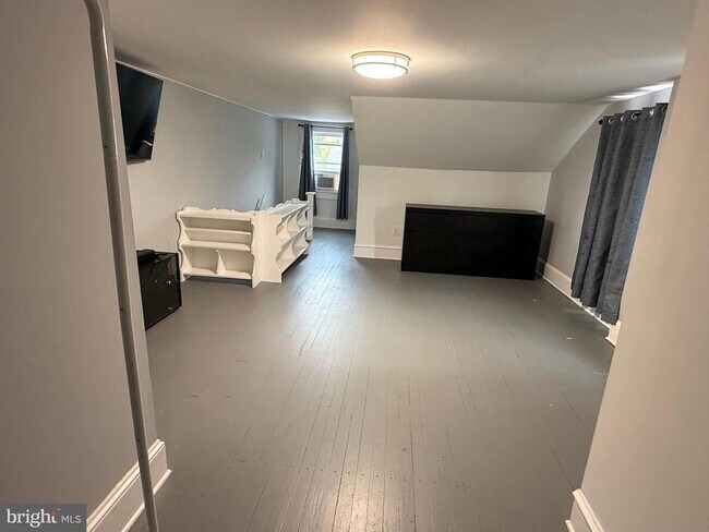 Building Photo - 129 Clearfield Ave