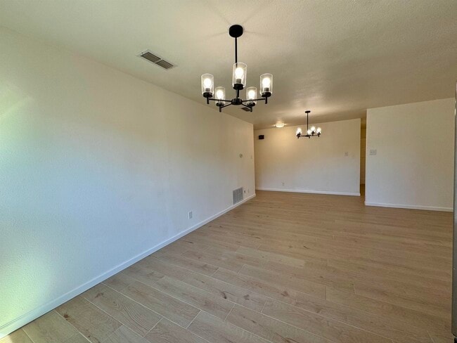 Building Photo - 1005 Las Vacas St
