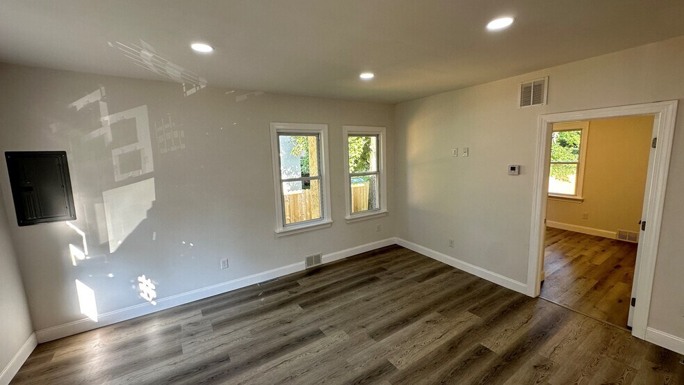Building Photo - 422 Elbo Ln