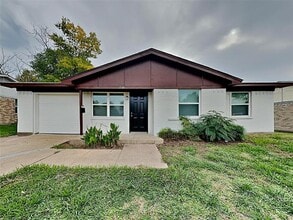 Building Photo - 1340 E Park Dr