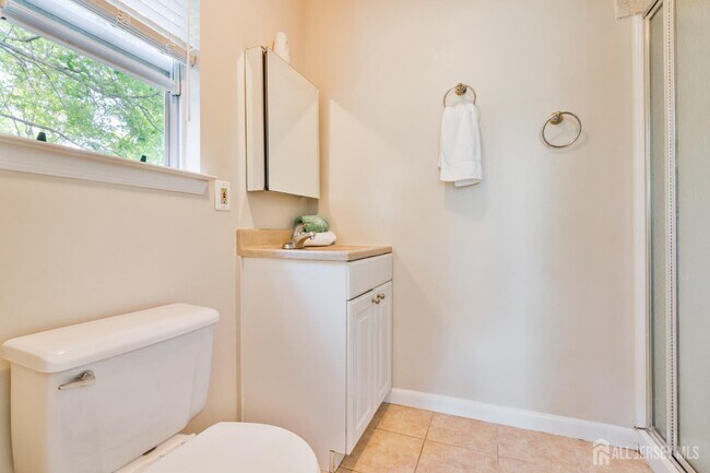 Building Photo - 28 Kensington Dr