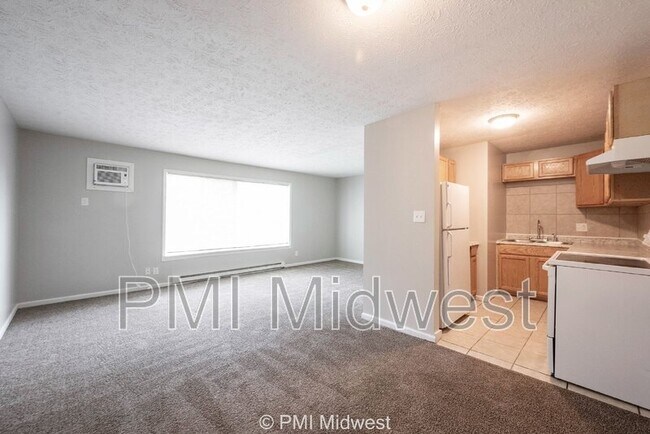 Building Photo - 6260 E 11th St