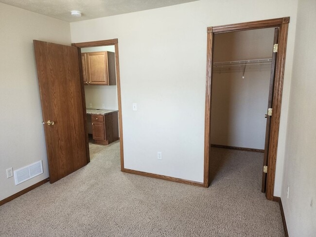 Building Photo - Three bedroom two bathroom Town home