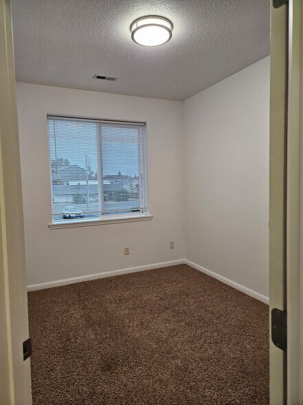 View into Bed #2 - 528 Fenton Ave