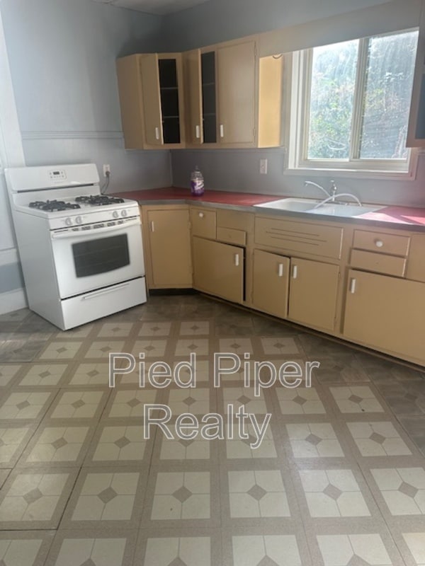 Building Photo - 331 W Homer St