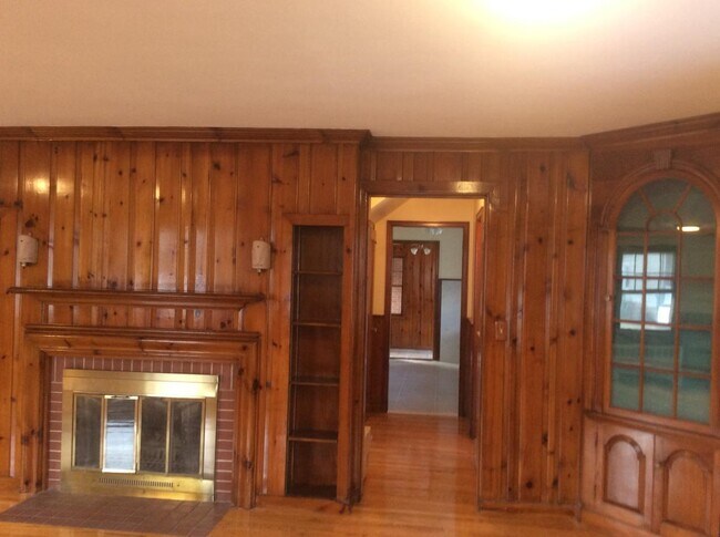 Building Photo - 95 Noble St