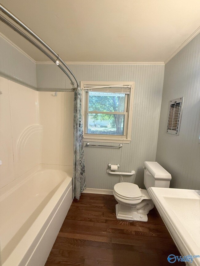 Building Photo - 1012 Strong St