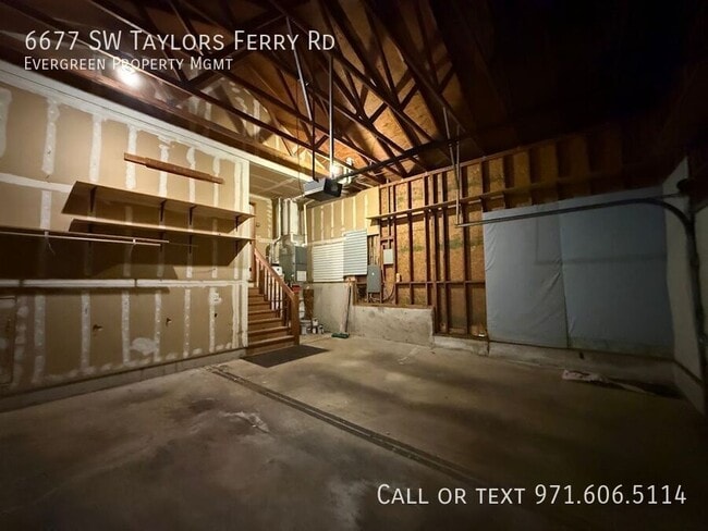 Building Photo - 6677 SW Taylors Ferry Rd