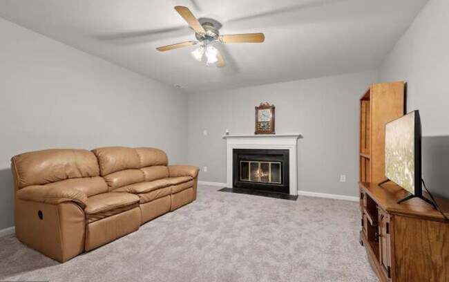 Building Photo - 12909 Summer Hill Dr