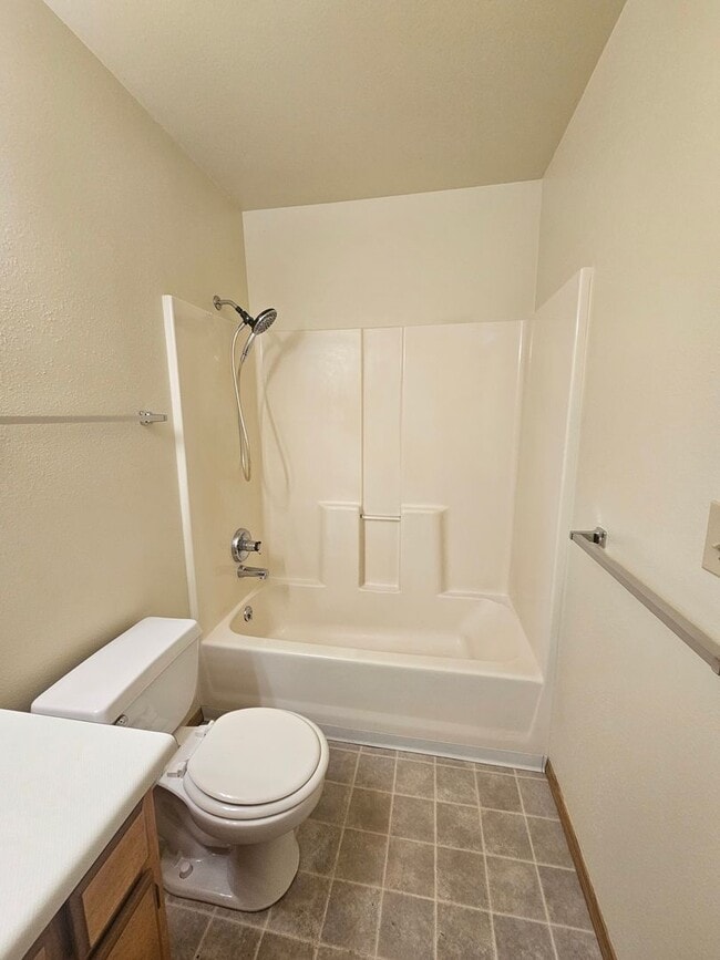 Building Photo - 3 Bedroom Home Near Schools!
