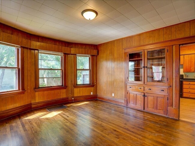 Building Photo - Downtown Verona Home - Completely Remodele...