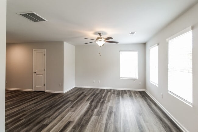 Building Photo - 238 Sunbury Way