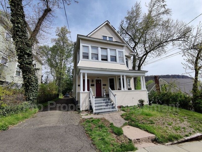 Building Photo - 35 Fairfield St