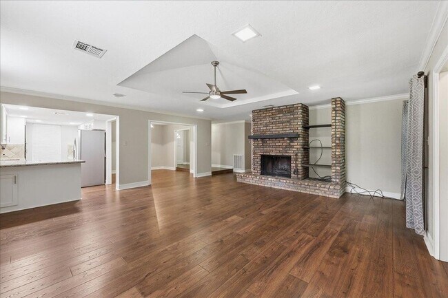 Building Photo - 6795 Greenwood Dr