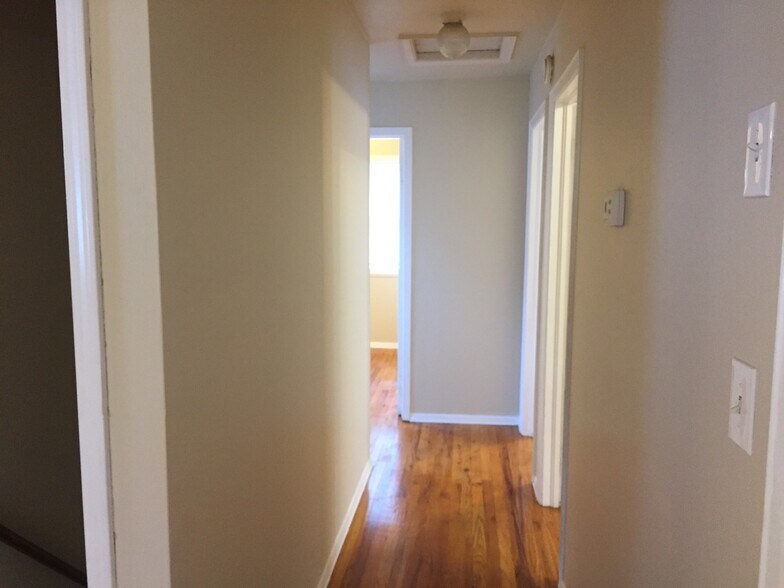 Building Photo - 3320 E 20th Ave