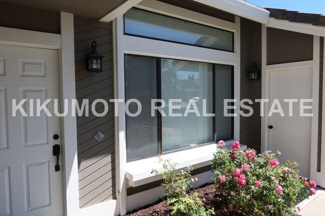 Building Photo - 3 Bedroom 2 1/2 bath Pocket home