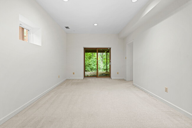 Building Photo - 7926 Long Ridge Ct