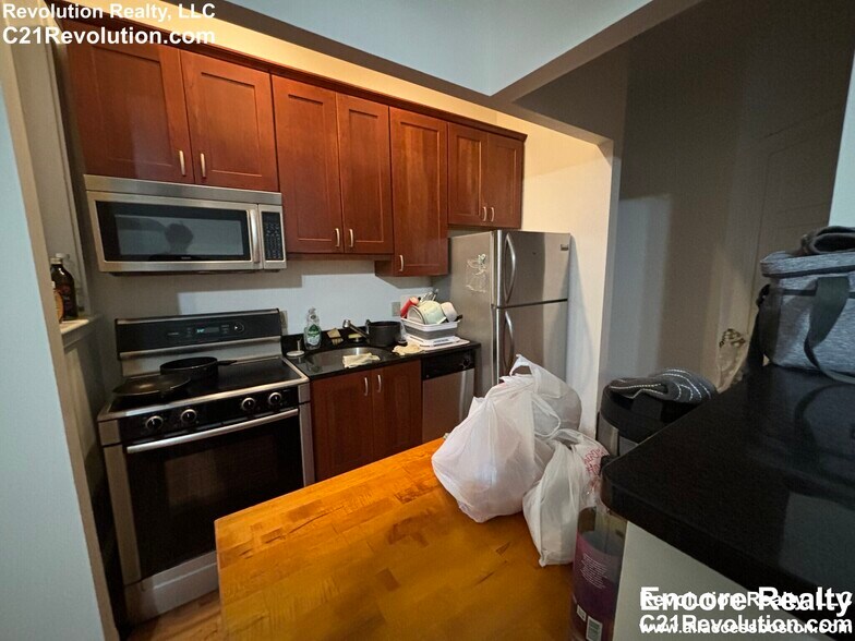 Building Photo - 24 Peterborough St