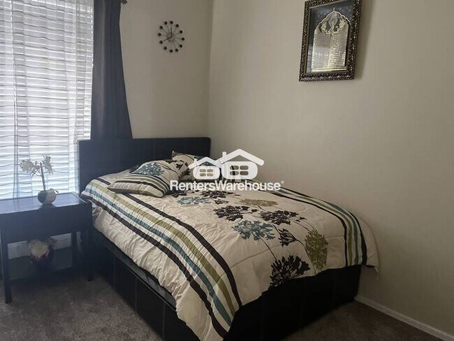 Building Photo - Hillcrest Beauty 4bed 3bath P00L Grass Bac...