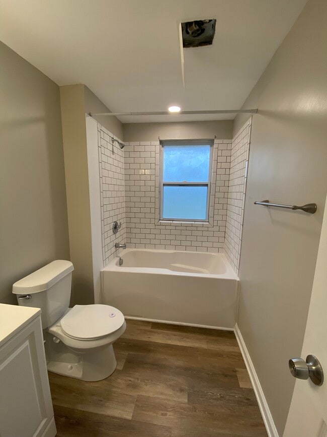 Building Photo - 571 Grayton Rd