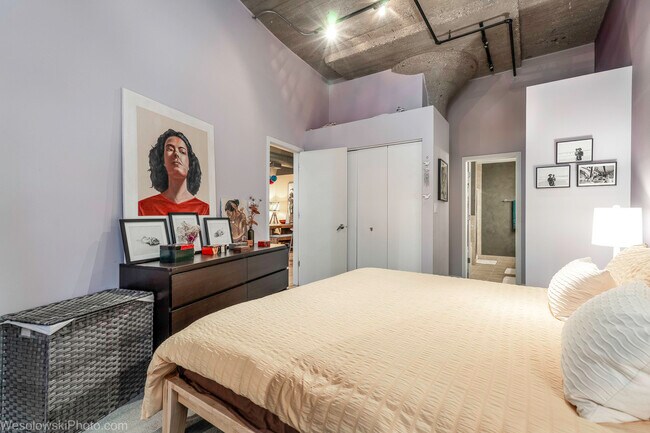 Building Photo - 758 N Larrabee St