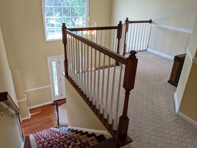 Building Photo - 403 McClellan Dr