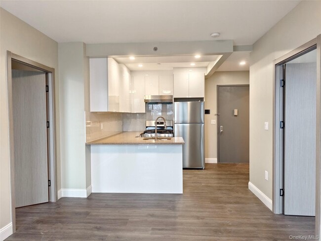 Building Photo - 163-07 72nd Ave