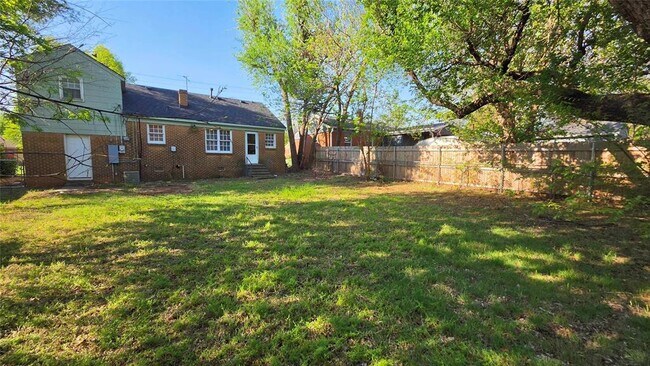 Building Photo - 605 NW 50th St