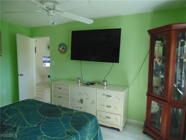 Building Photo - 1700 Pine Valley Dr