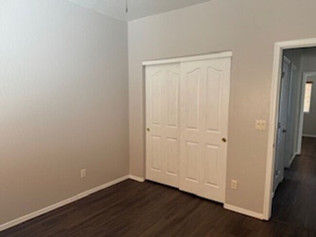 Building Photo - Charming 3 Bedroom 2 Bathroom With Den Hom...
