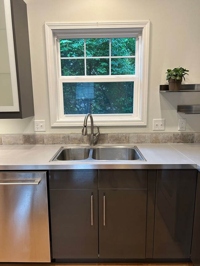 Building Photo - East Asheville - Contemporary Bungalow