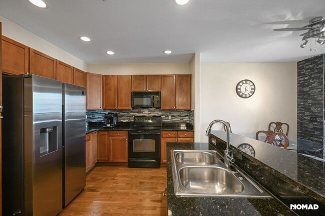 Building Photo - Charming 1.5BR Condo in Englewood