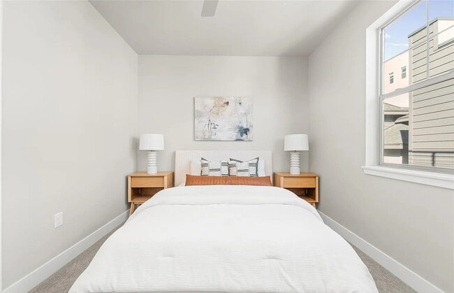Building Photo - Amazing Jefferson Park 2 Bed / 4 bath Dupl...