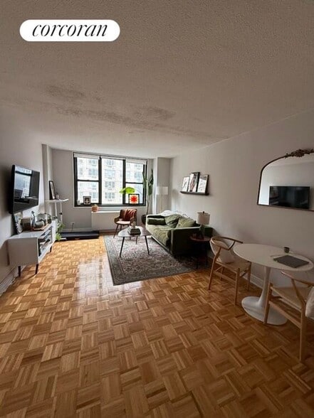 Building Photo - 155 E 29th St