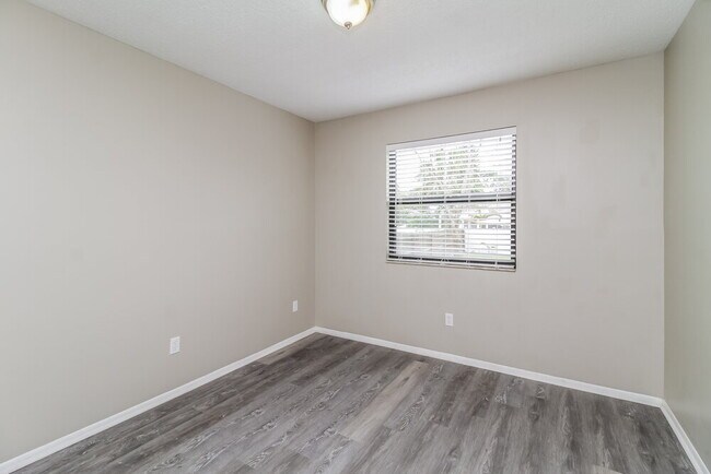 Building Photo - 235 S Shadow Bay Dr