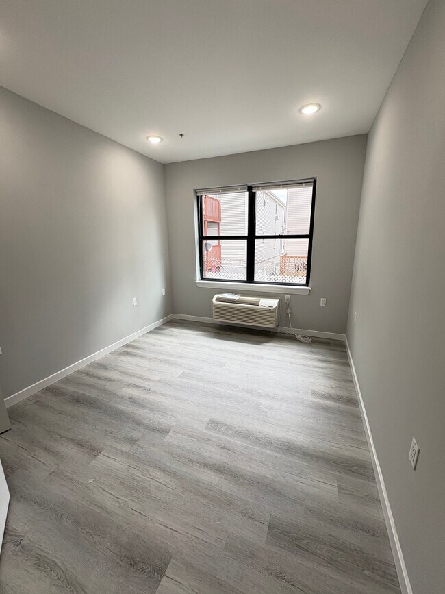 Building Photo - 455 Summer St