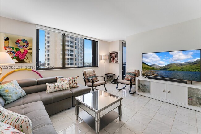 Building Photo - 540 Brickell Key Dr