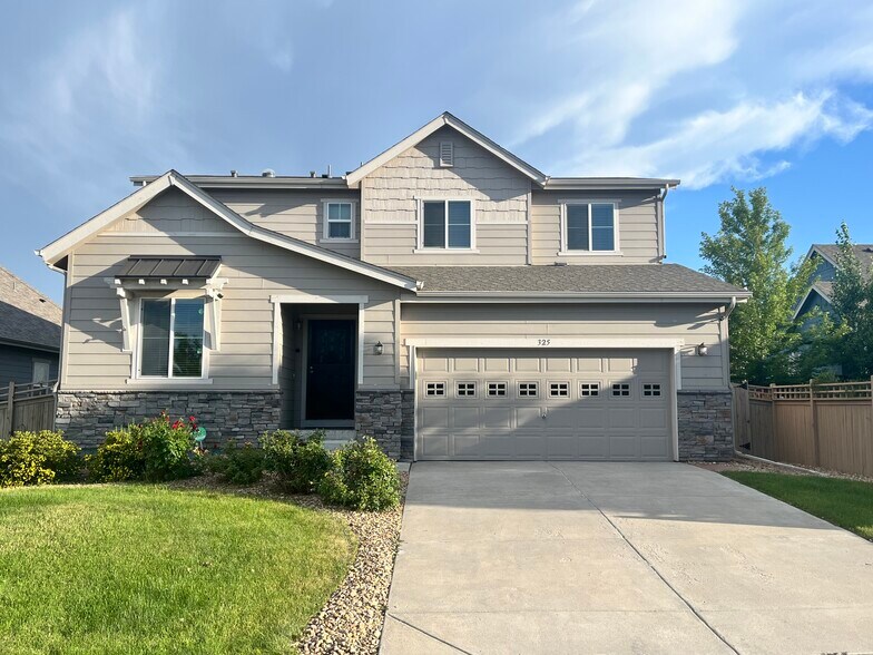 Front view - 325 Stone Creek Dr
