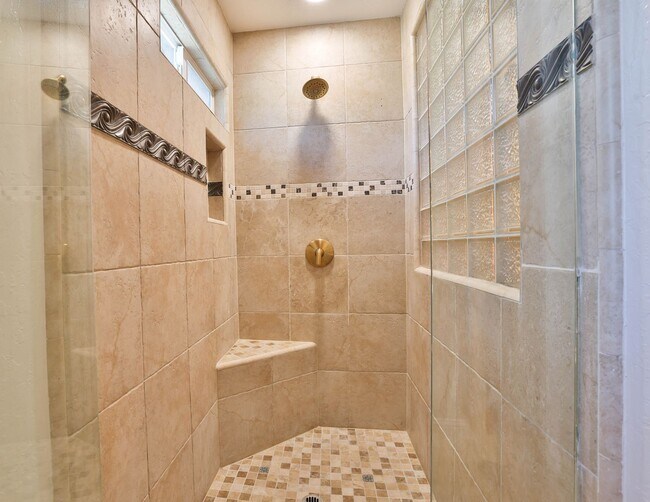 Building Photo - 1327 Essex Way