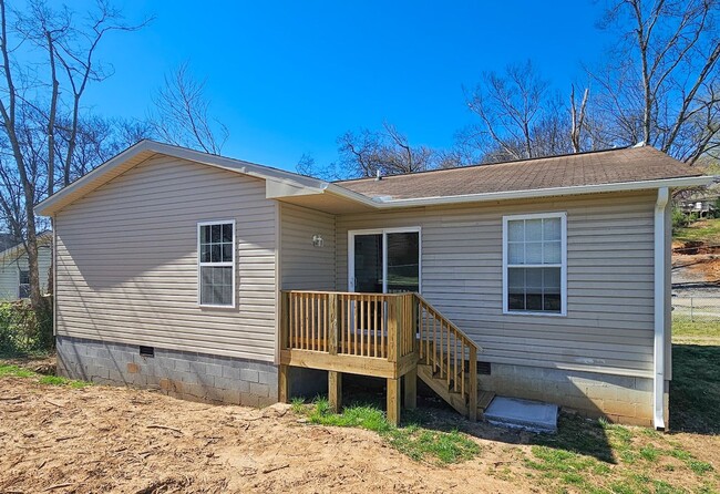 Building Photo - Knoxville 37921 - 3 bedroom 2 bath - conta...