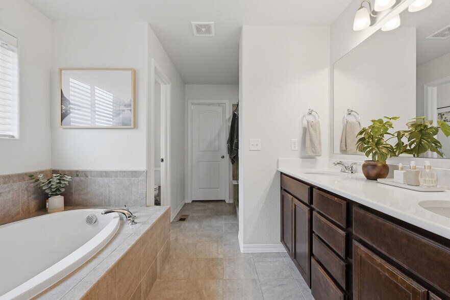 Building Photo - 8258 Sprague Way