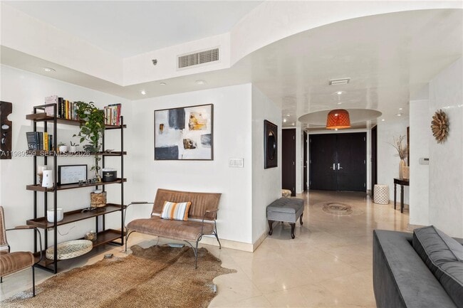 Building Photo - 18911 Collins Ave